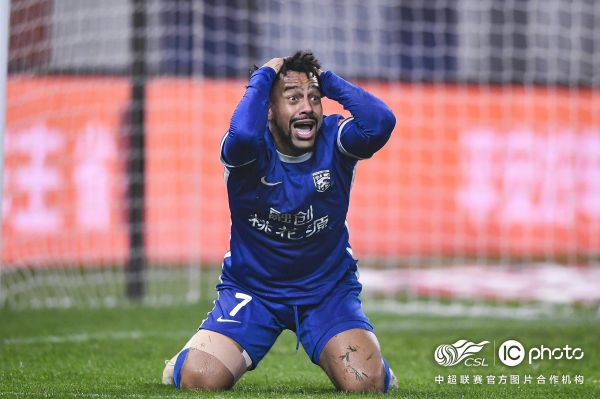 英格兰队回国带回一只猫(英格兰回家足球队)